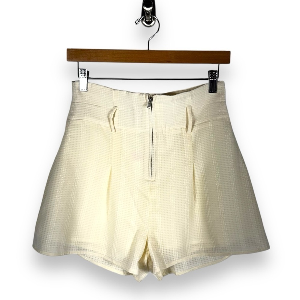 4 for $20 SALE!Le Lis Make A Wish Zip Front Textured Shorts, Soft Cream, Size S